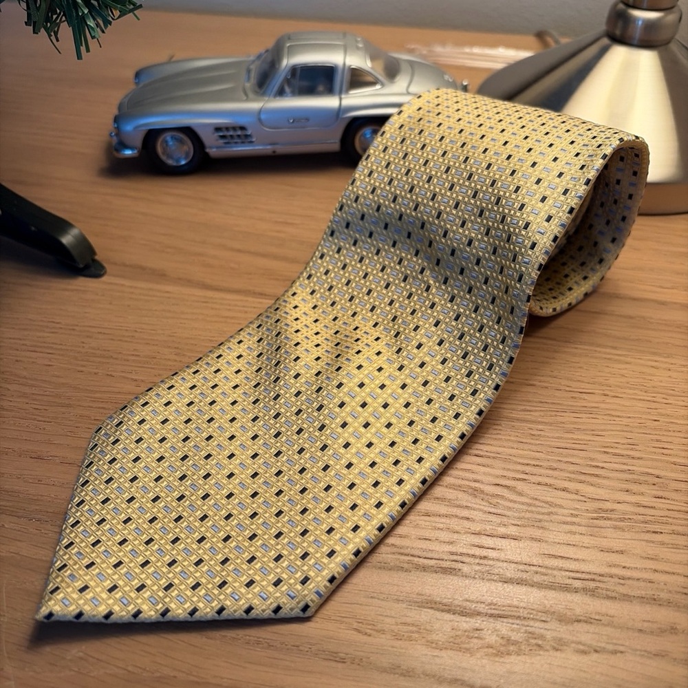 Pronto Uomo Yellow and Black Geometric Tie